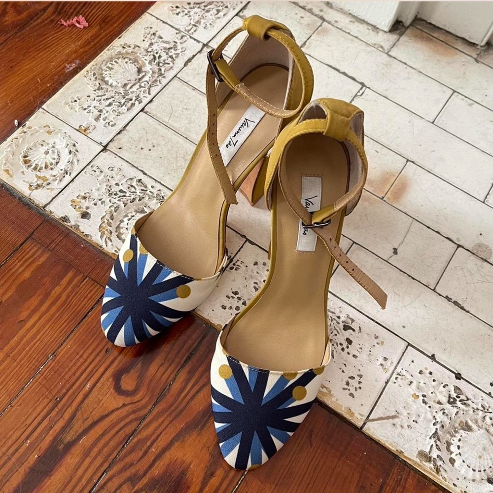 Chic 70s Inspired Pointed Toe Heels sz39/8.5